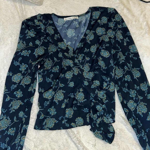 wrap abercrombie top - Picture 3 of 3